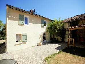 Außenseite Ferienhaus [Sommer]
