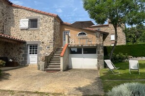 Außenseite Ferienhaus [Sommer]