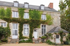 Außenseite Ferienhaus [Sommer]