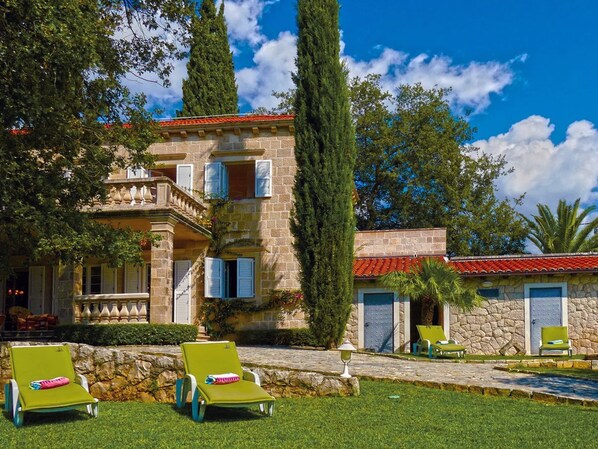 Holiday Home Exterior [winter]