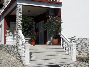 Entrance / Reception