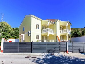 Außenseite Ferienhaus [Sommer]