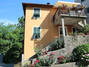 Außenseite Ferienhaus [Sommer]