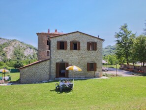 Außenseite Ferienhaus [Sommer]
