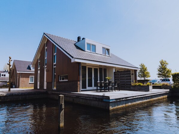 Außenseite Ferienhaus [Sommer]