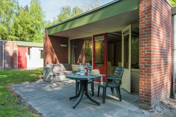 Stugans exteriör [sommar]