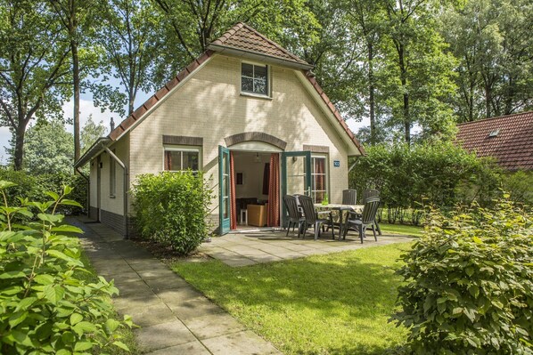 Außenseite Ferienhaus [Sommer]