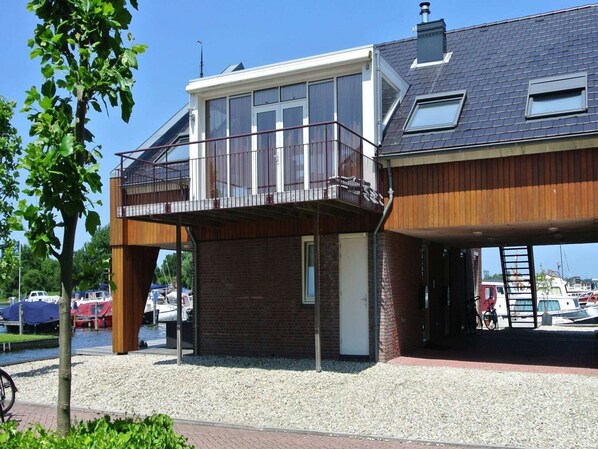Außenseite Ferienhaus [Sommer]