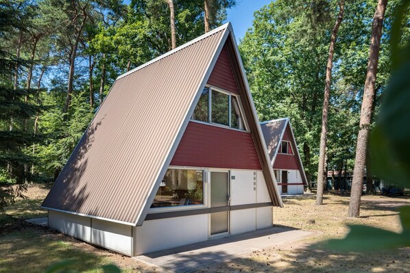 Stugans exteriör [sommar]
