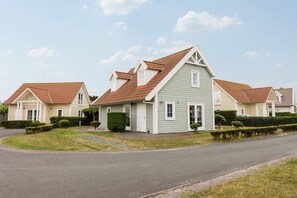 Stugans exteriör [sommar]