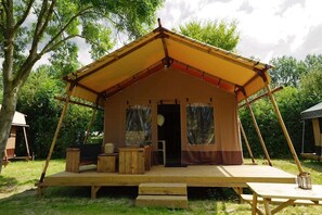 Stugans exteriör [sommar]
