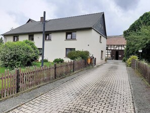 Stugans exteriör [sommar]