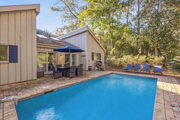 Retreat to Blue Heron Hideaway! 
