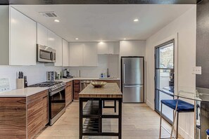Full kitchen