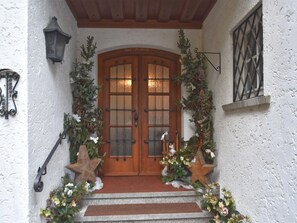 Entrance / Reception