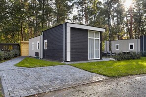 Stugans exteriör [sommar]