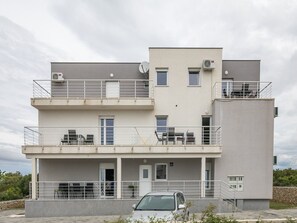 Außenseite Ferienhaus [Sommer]