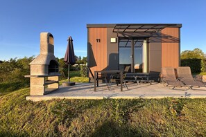 Stugans exteriör [sommar]