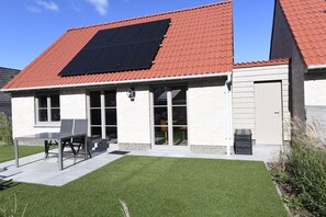 Stugans exteriör [sommar]