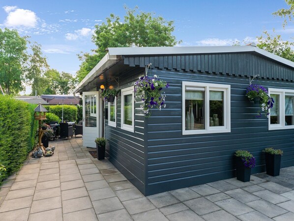 Stugans exteriör [sommar]