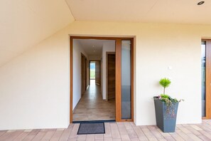 Entrance / Reception