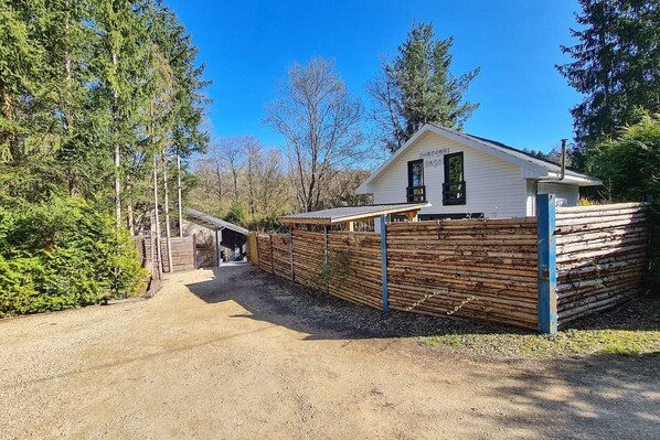 Außenseite Ferienhaus [Sommer]