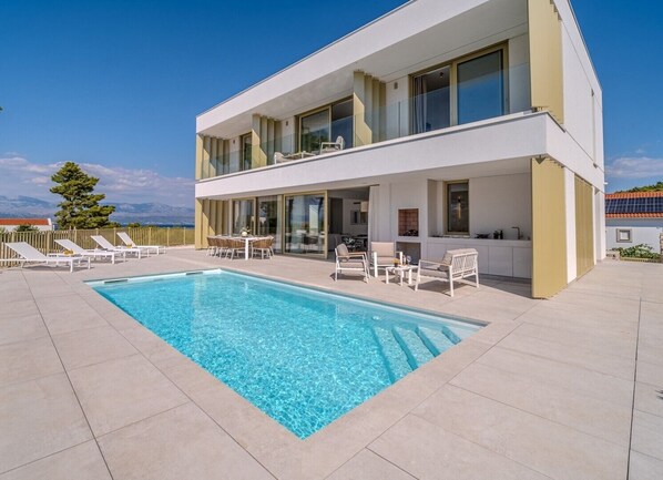 Luxury Seaside Villa Sutivan Lemon Tree A-Pool,Seaview

