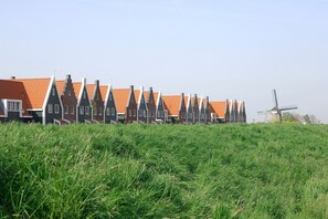 Außenseite Ferienhaus [Sommer]