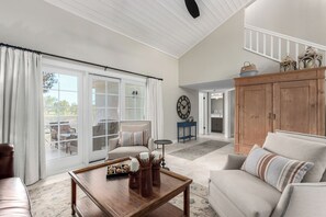 Bright -Cozy family room.