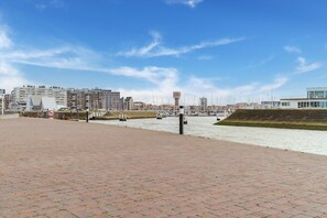 Immediate Surroundings [summer] (&lt;1 km)