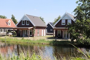 Außenseite Ferienhaus [Sommer]