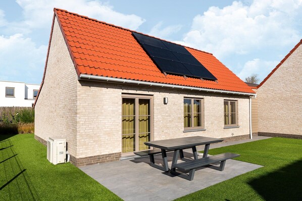 Außenseite Ferienhaus [Sommer]