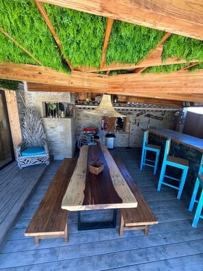 Outdoor dining