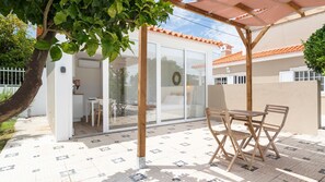 Enjoy quiet moments under the pergola with a coffee or a refreshing drink, surrounded by nature. #MorningSerenity #OutdoorLiving