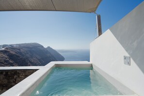 Amazing caldera view and infinite Aegean blue  while relaxing in your private hot tub