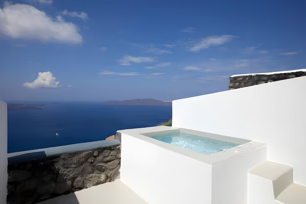 Amazing caldera view and infinite Aegean blue  while relaxing in your private hot tub