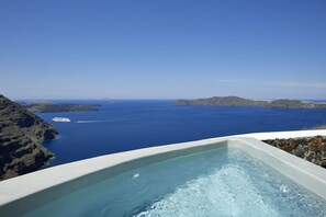 Hot tub with sea view