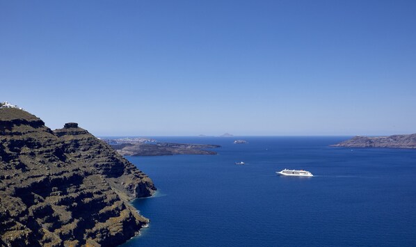 Marvelous Caldera view, Oia and Nea Kameni from our Grand Honeymoon Villa.   Emerge yourself on the selective solitude and enjoy the undisturbed views of the Caldera Bay and the Aegean Sea.