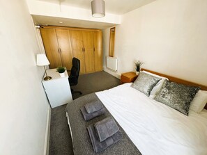 Bedroom 1 - King Bed