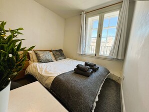 Bedroom 1 - King Bed