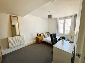 Bedroom 1 - King Bed