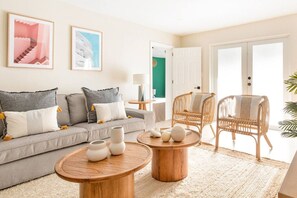 Spacious and cozy living room, perfect for relaxation and entertainment.