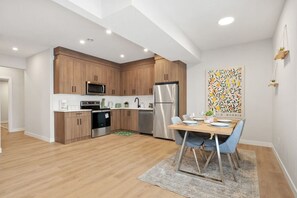Spacious dining and kitchen area fully equipped to bring your cooking ideas to life!