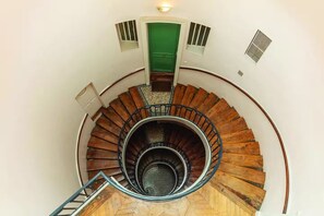 Building Stairs/ Building Stairs
