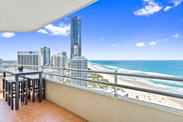 Enjoy your morning coffee in this spacious balcony overlooking the ocean/city