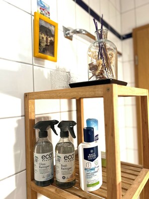 Bathroom amenities