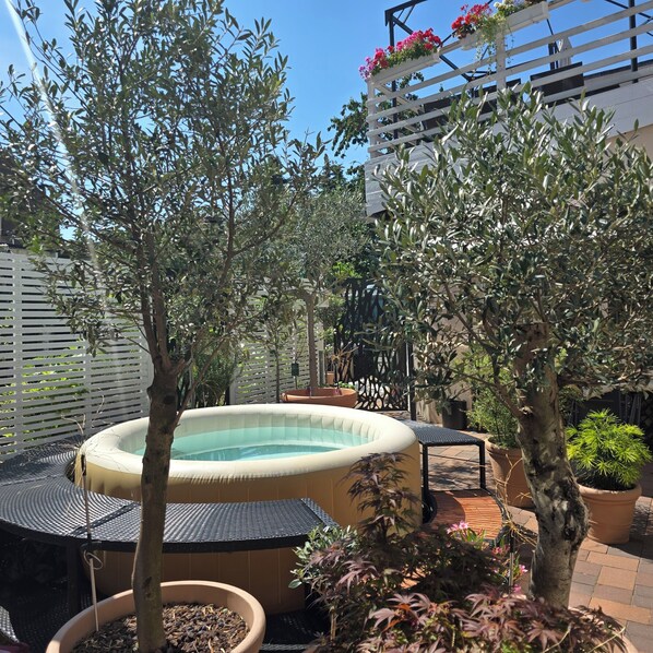 Bain à remous extérieur