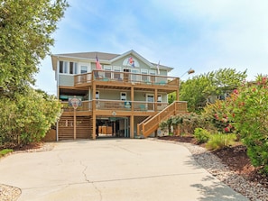 Within easy walking and biking distance to all of the restaurants and shops in Duck, this great 4-bedroom 3-bath home boasts a Private Pool and bubbly Hot Tub.