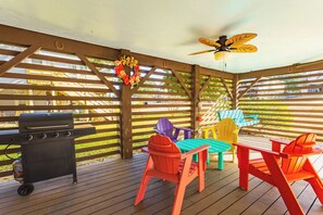Step outside to enjoy an under-house Outdoor Dining Area complete with a Gas Grill—perfect for barbecues after a day at the beach.