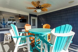 Enjoy outdoor dining at its best at the Tiki Bar.